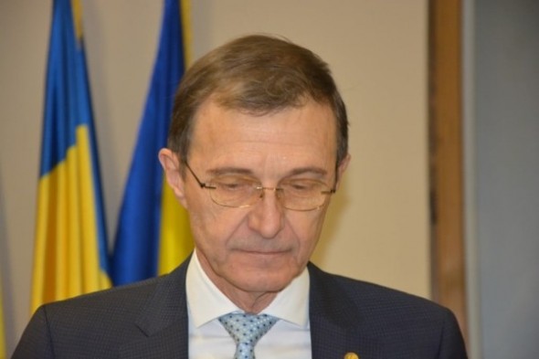 Academician: Se urmărește îndobitocirea tinerilor